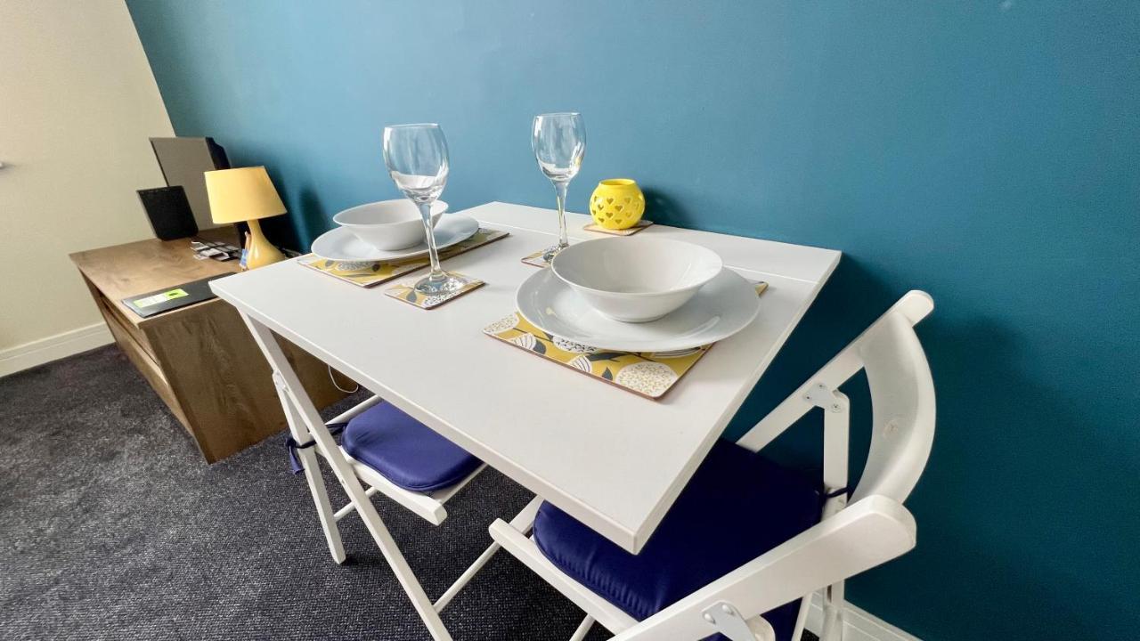Cross Court, Stafford By Bell Apartments Extérieur photo