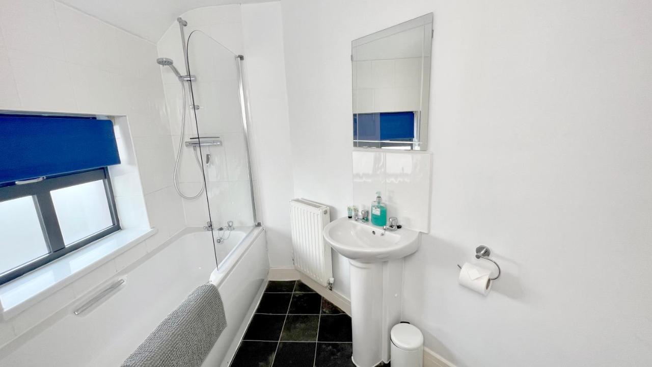 Cross Court, Stafford By Bell Apartments Extérieur photo