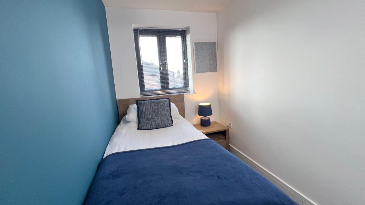 Cross Court, Stafford By Bell Apartments Extérieur photo