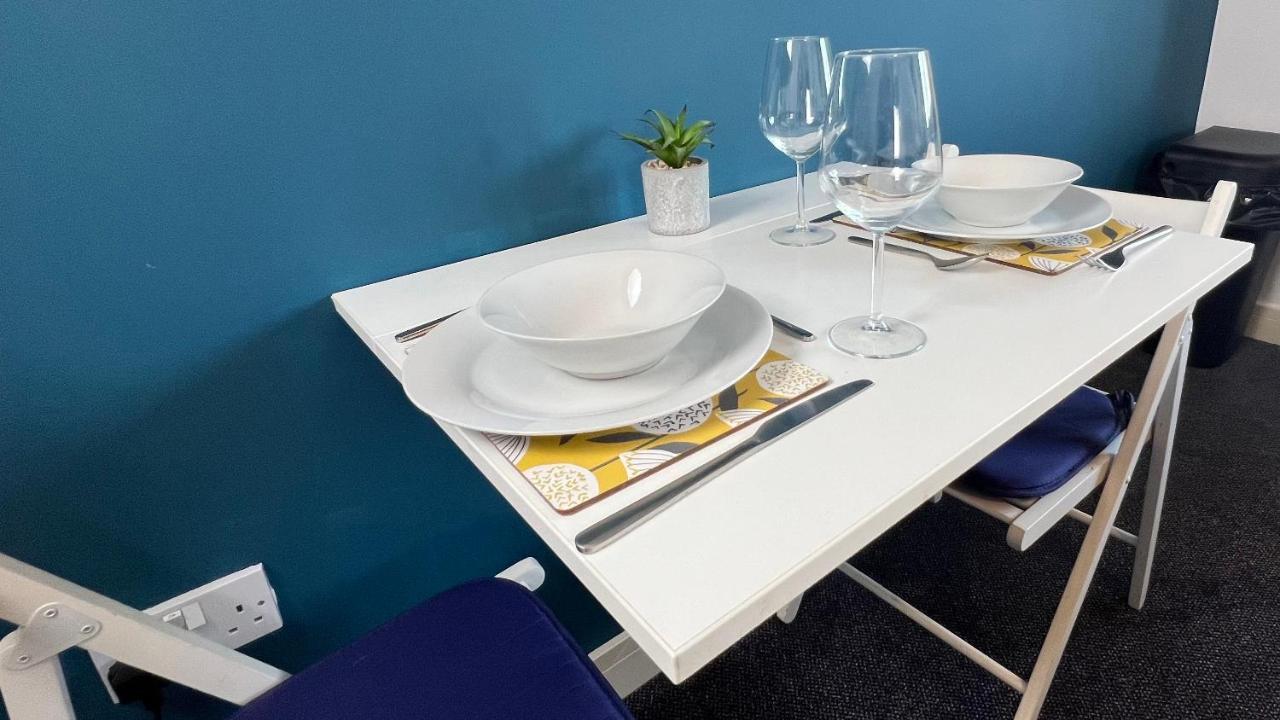 Cross Court, Stafford By Bell Apartments Extérieur photo