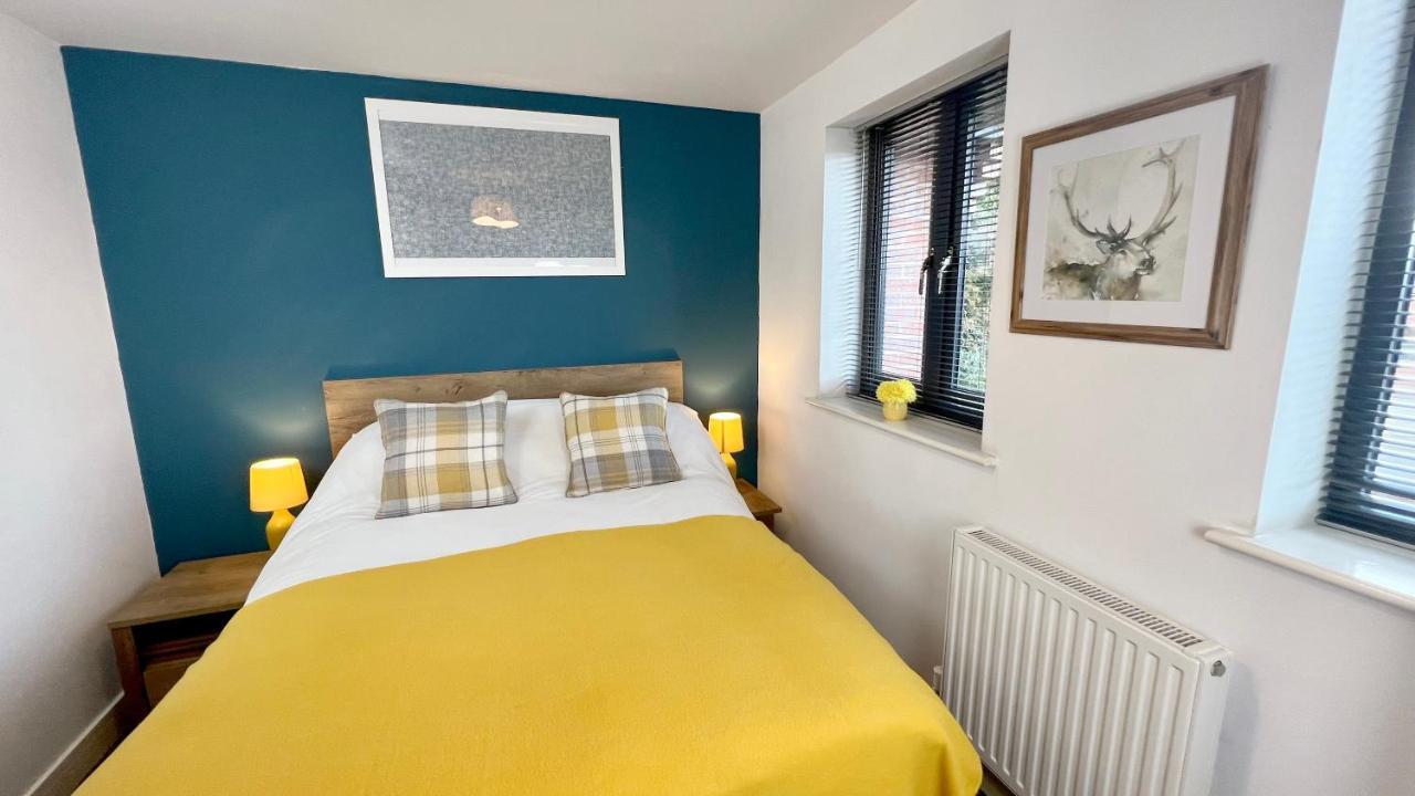 Cross Court, Stafford By Bell Apartments Extérieur photo