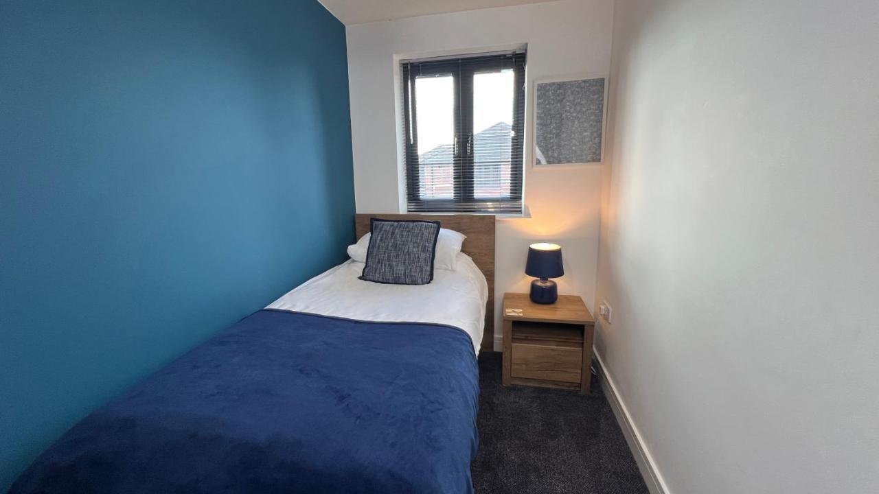 Cross Court, Stafford By Bell Apartments Extérieur photo