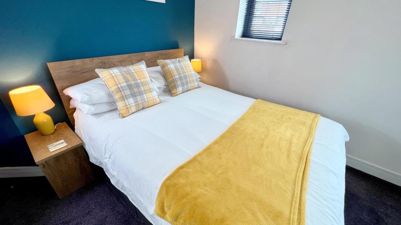 Cross Court, Stafford By Bell Apartments Extérieur photo
